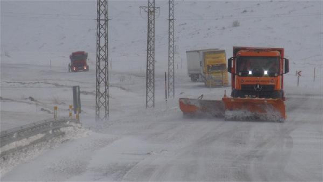Tipi nedeniyle TIR’lar yolda kaldı