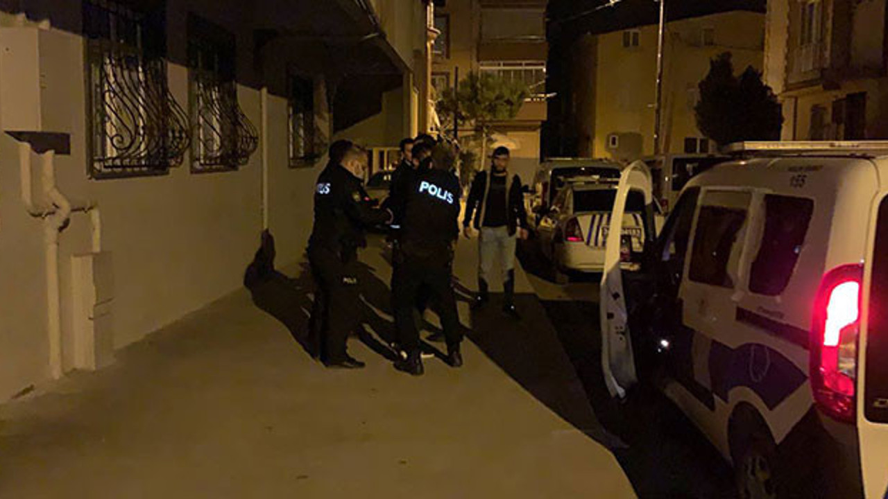 Uyuşturucu, halı ve ayakkabı. Kavga ihbarına giden polislere ellerine ne geçerse attılar