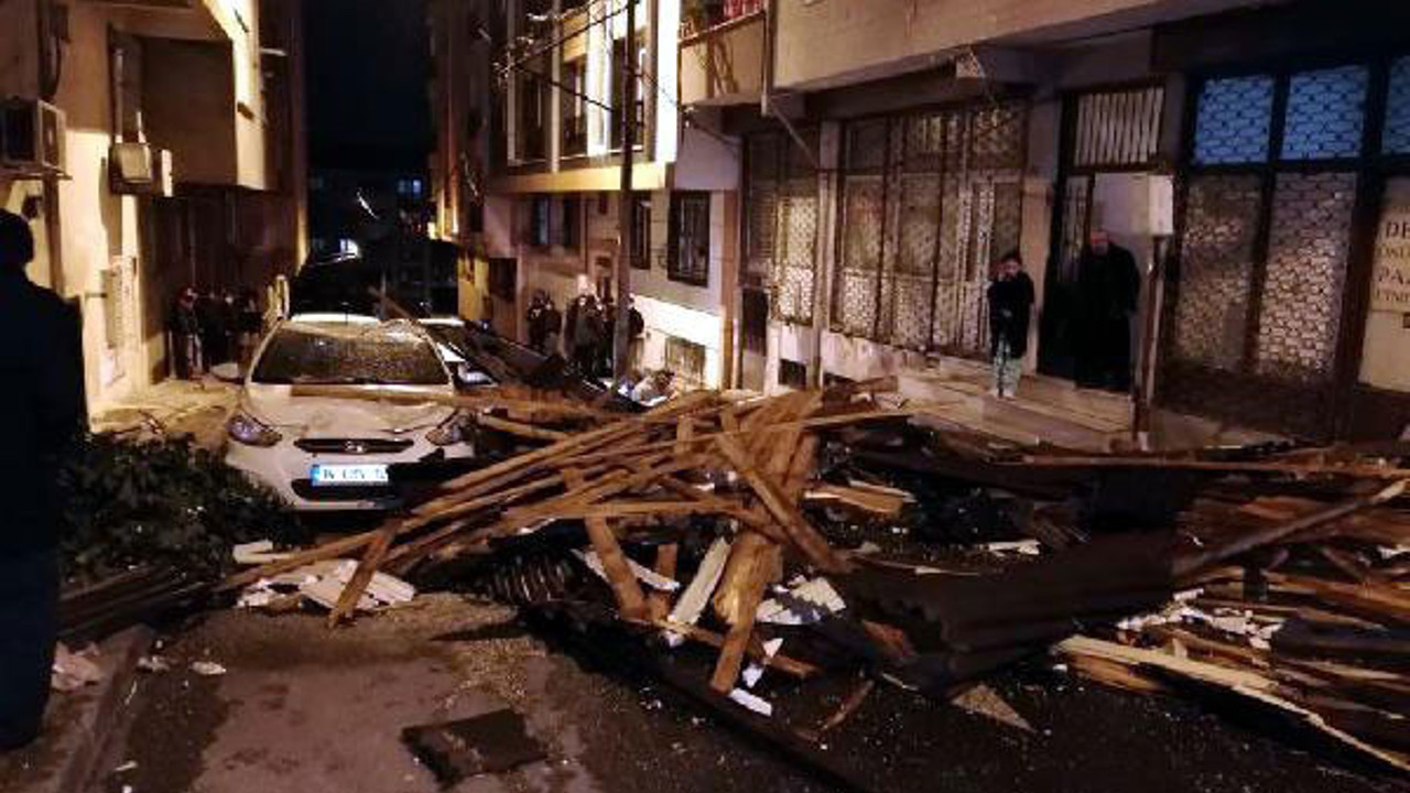 Bir gecede 193 çatı uçtu 191 araç hurdaya döndü. AFAD İstanbul'daki ağır bilançoyu açıkladı.