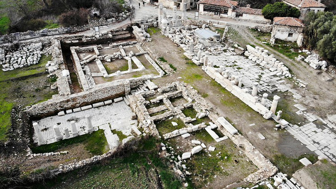 Gladyatörler kentinde 1550 yıllık kilise mermerleri
