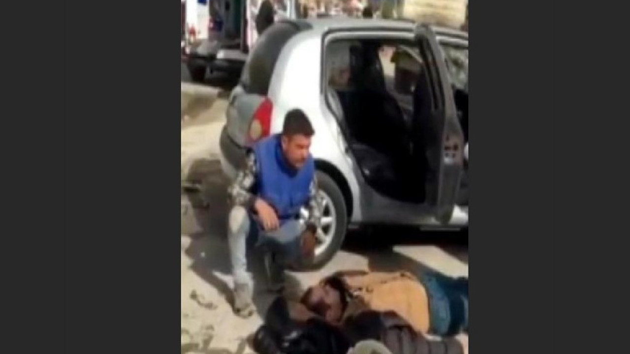 Ters şeritten gelen kamyonet otomobille çarpıştı