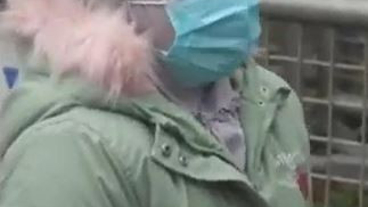 Uygur Türk’ü küçük kız böyle isyan etti. Sizin vicdanınız yok mu. Sizin çocuklarınız yok mu