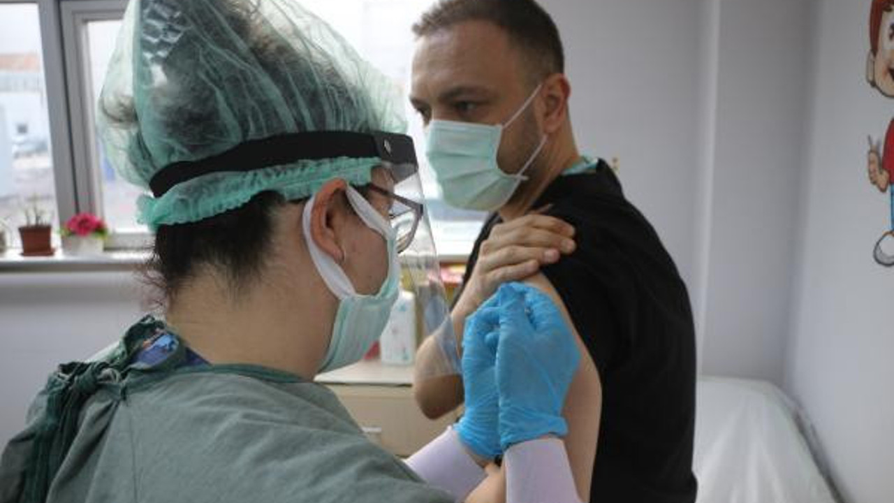 Tokat’ta sağlık çalışanlarına ikinci doz aşı başladı