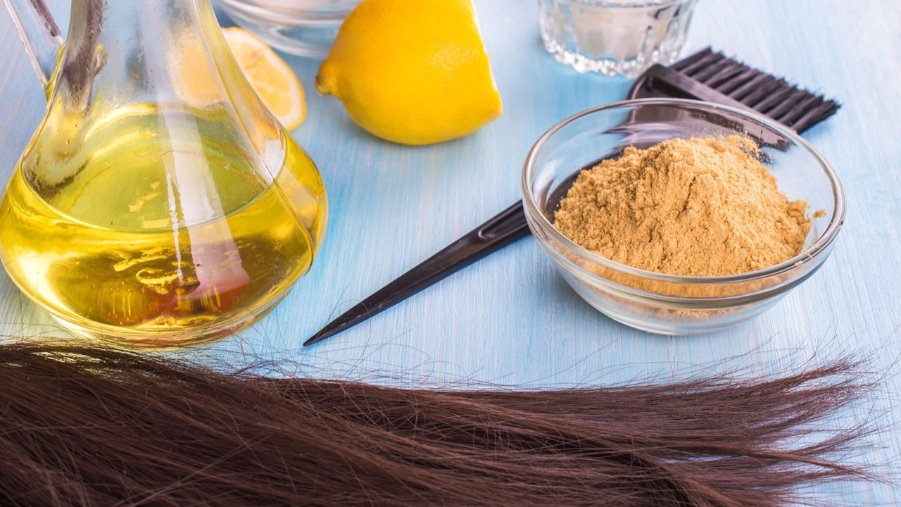 Kepekli saçlardan kurtulmanın 9 doğal formülü