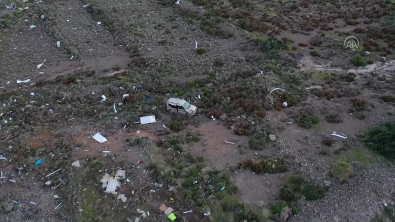 İzmir'deki hortum 1,5 tonluk aracı 170 metre uçurdu. Sahibi aracı tarlada buldu