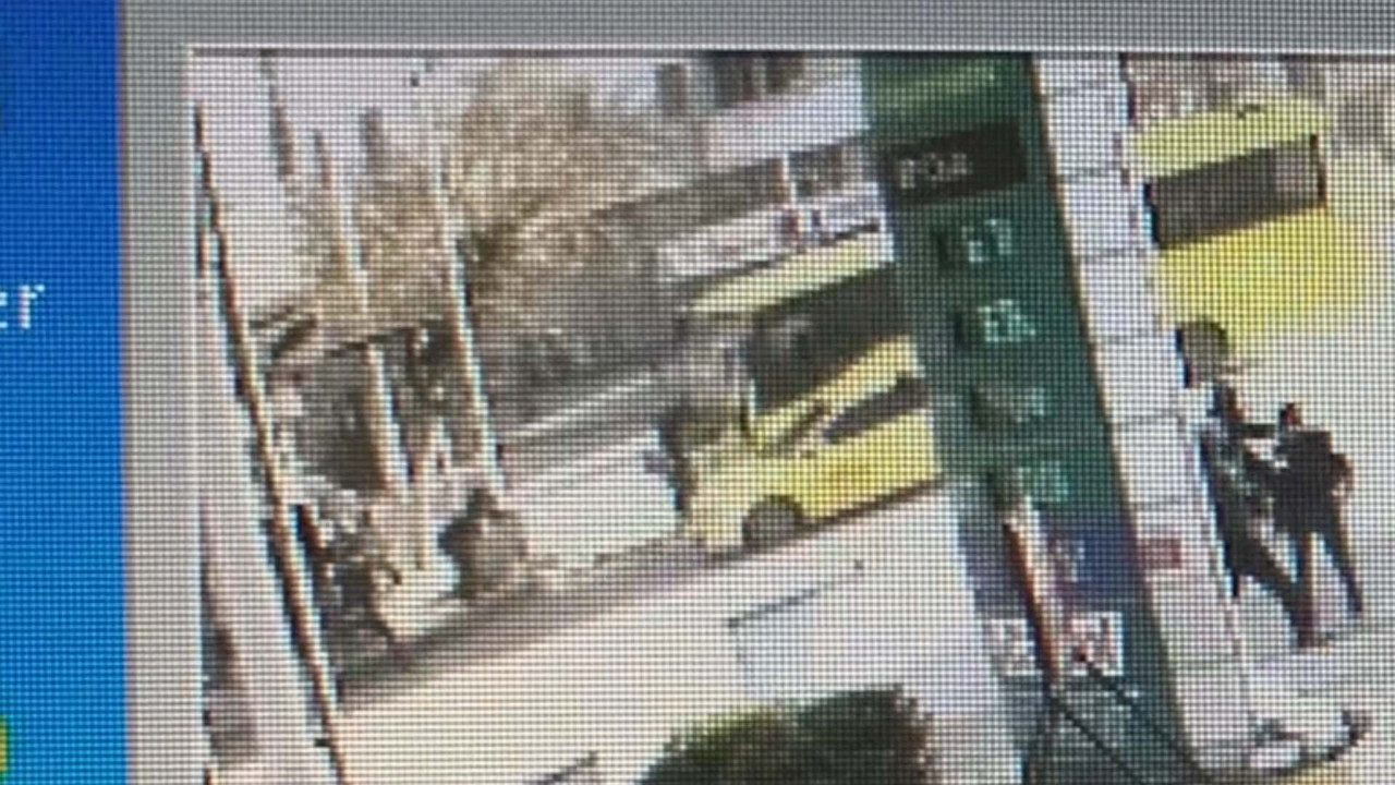Önce taksiyle çarpıştı ardından büfeye daldı. Gaziantep'te otobüs faciası. O anlar kamerada