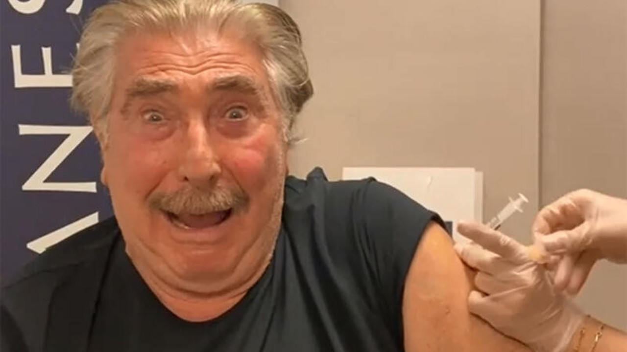 Yasak Elma’nın Hasan Ali’si Erdal Özyağcılar da korona aşısı oldu