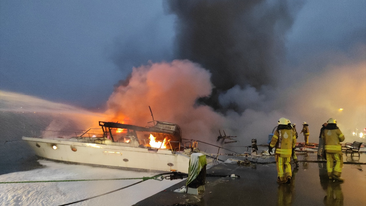 İstanbul'da esrarengiz olay. Bebek sahilinde iki yat alev alev yanarak kül oldu