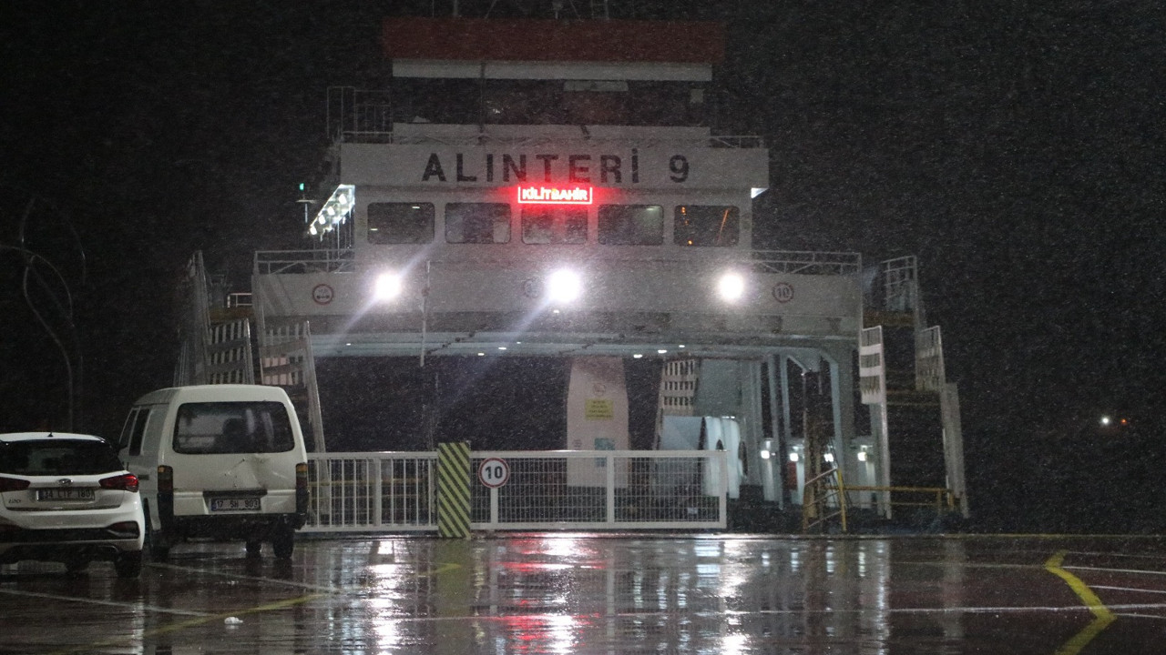 Çanakkale Boğazı gemi geçişlerine açıldı (14 Şubat 2021)