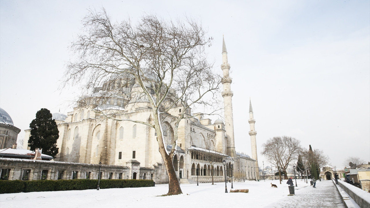 Kara bürünen İstanbul'dan kartpostallık görüntüler
