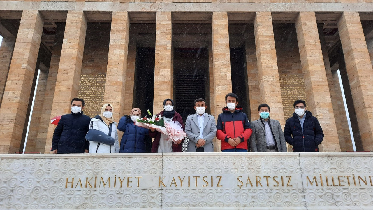 MHP randevu taleplerini geri çevirdi. Uygur Türkleri Ata’nın huzuruna çıktı