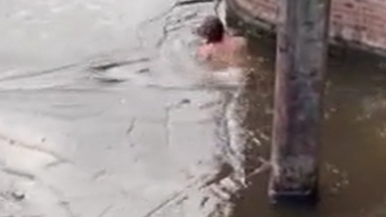 Kırılan buz patenci genci yuttu. Donma tehlikesi atlattı