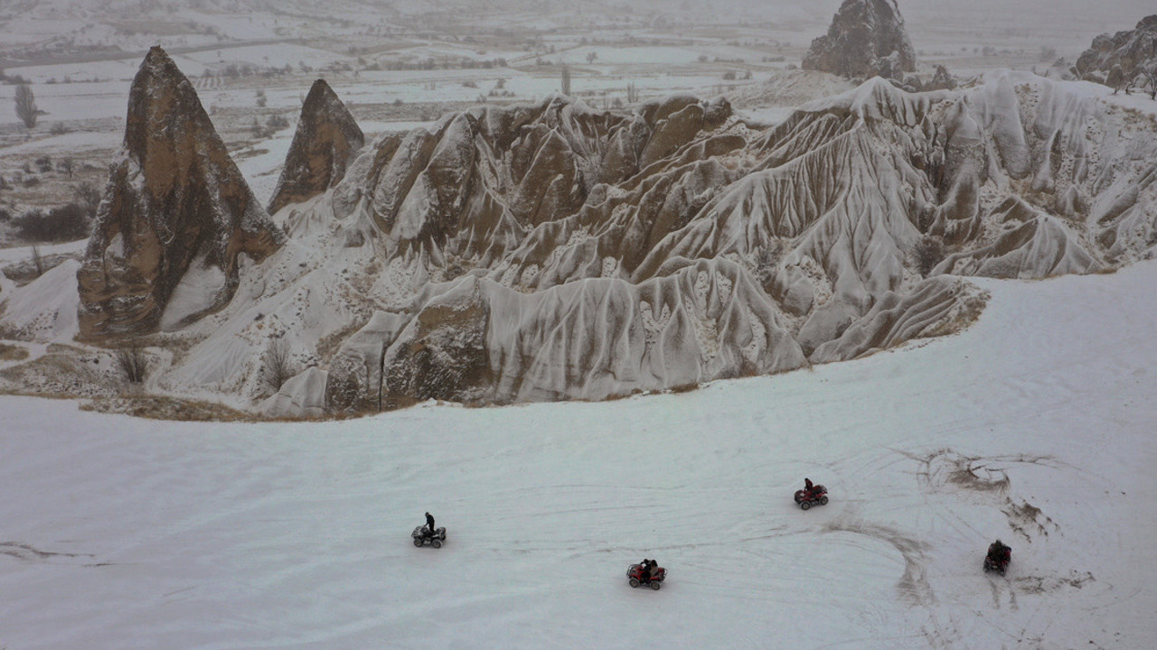 Peribacaları beyaza büründü