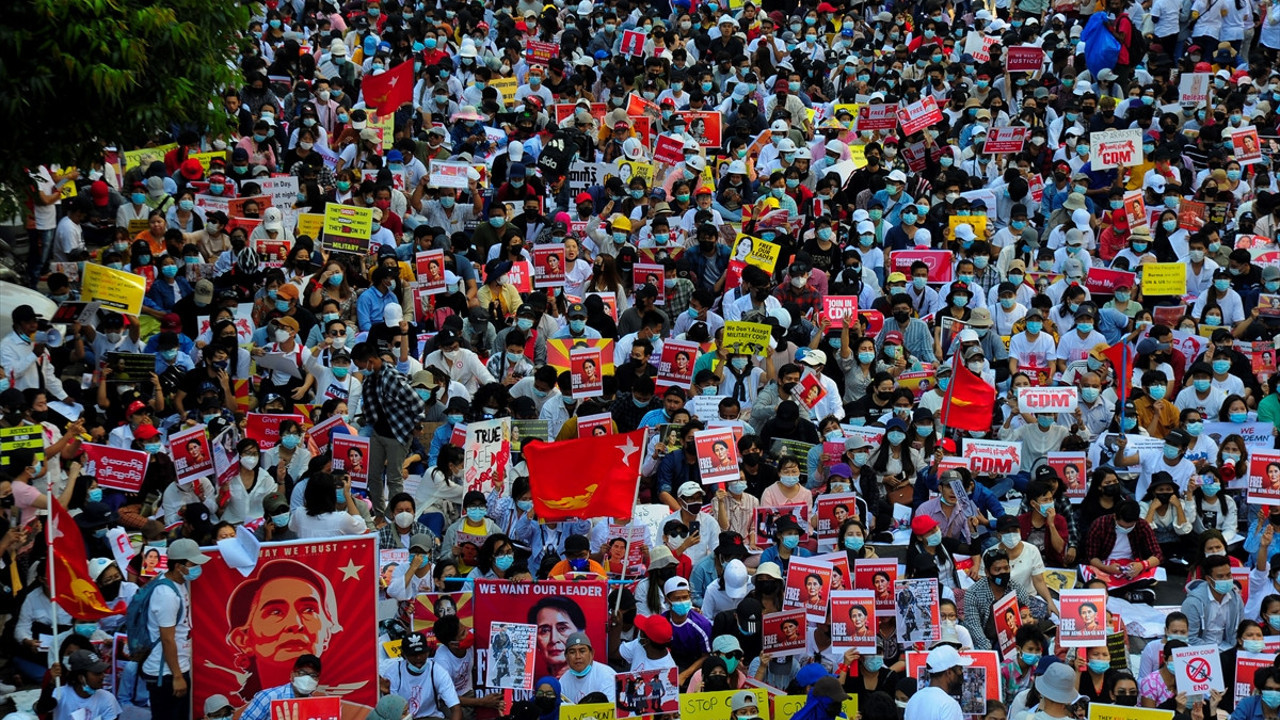 Myanmar’da darbe karşıtı protestolar sürüyor (17 Şubat 2021)
