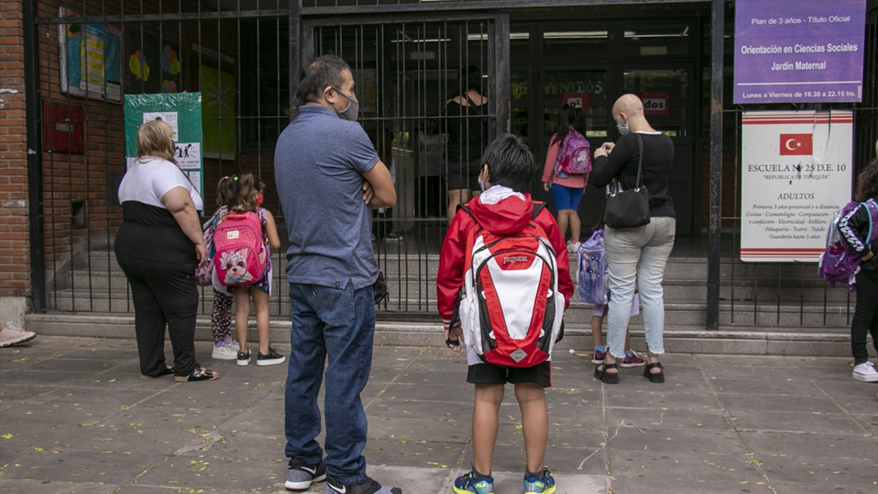 Arjantin'de bir yıl sonra yüz yüze eğitim başladı