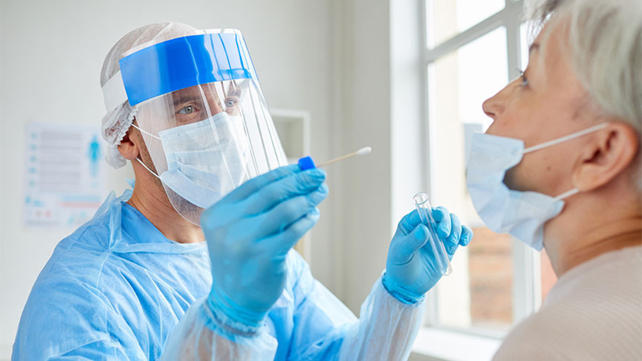 Bu gidişle korona virüsten kurtuluş yok. 2 farklı araştırmada PCR testlerinde görülmeyen mutasyon ile korona virüsün melezi ortaya çıktı