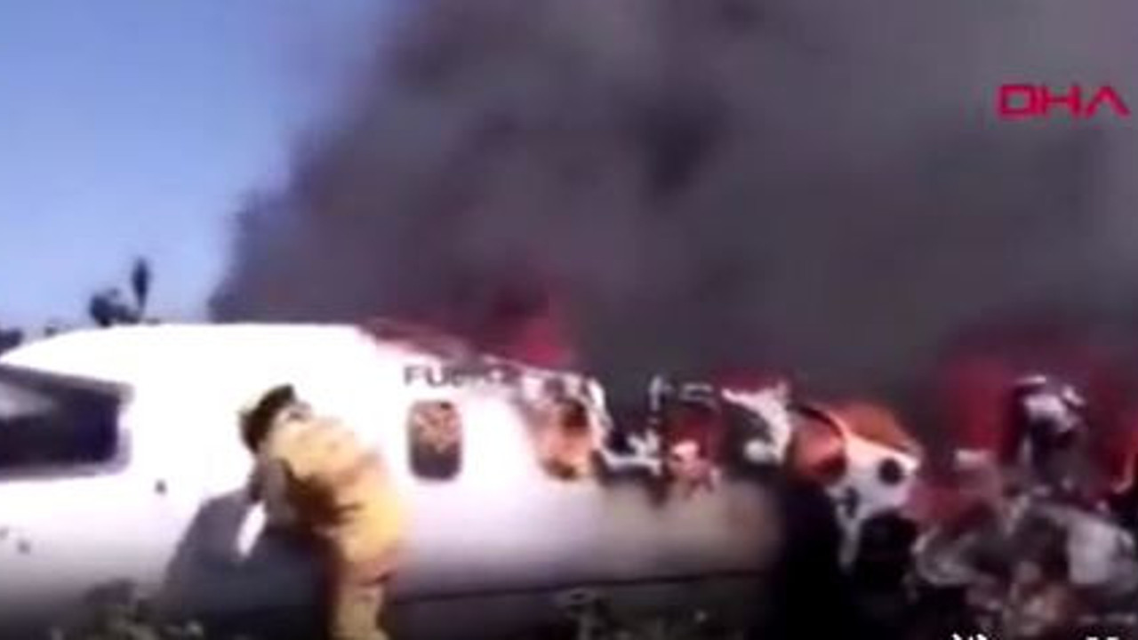 Meksika'da yanan uçakta 6 asker öldü. İnişe geçerken düştü