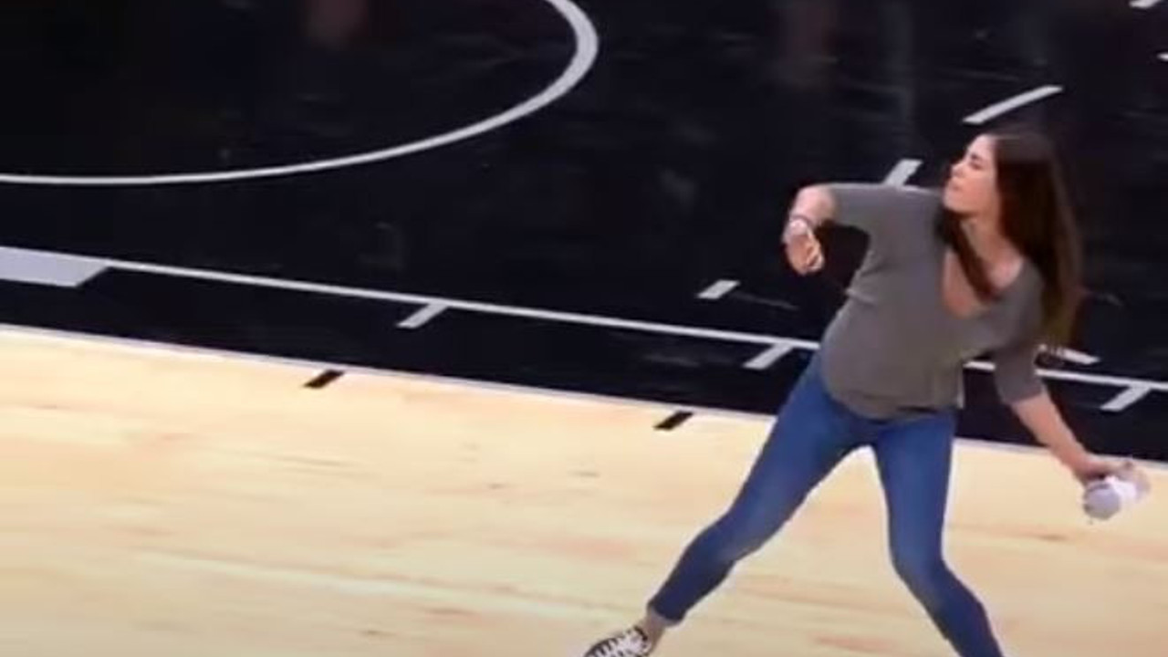 Abla Mars'a atsaydın. Yıllarca konuşulacak atışa sosyal medyayı yıkan yorum. Fenerbahçeli eski oyuncu metrelerce uzağa fırlatmıştı