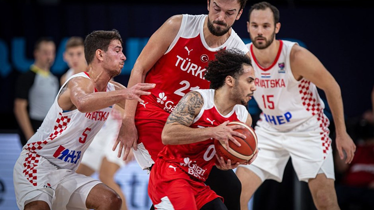 12 Dev Adam'dan galibiyet sevinci