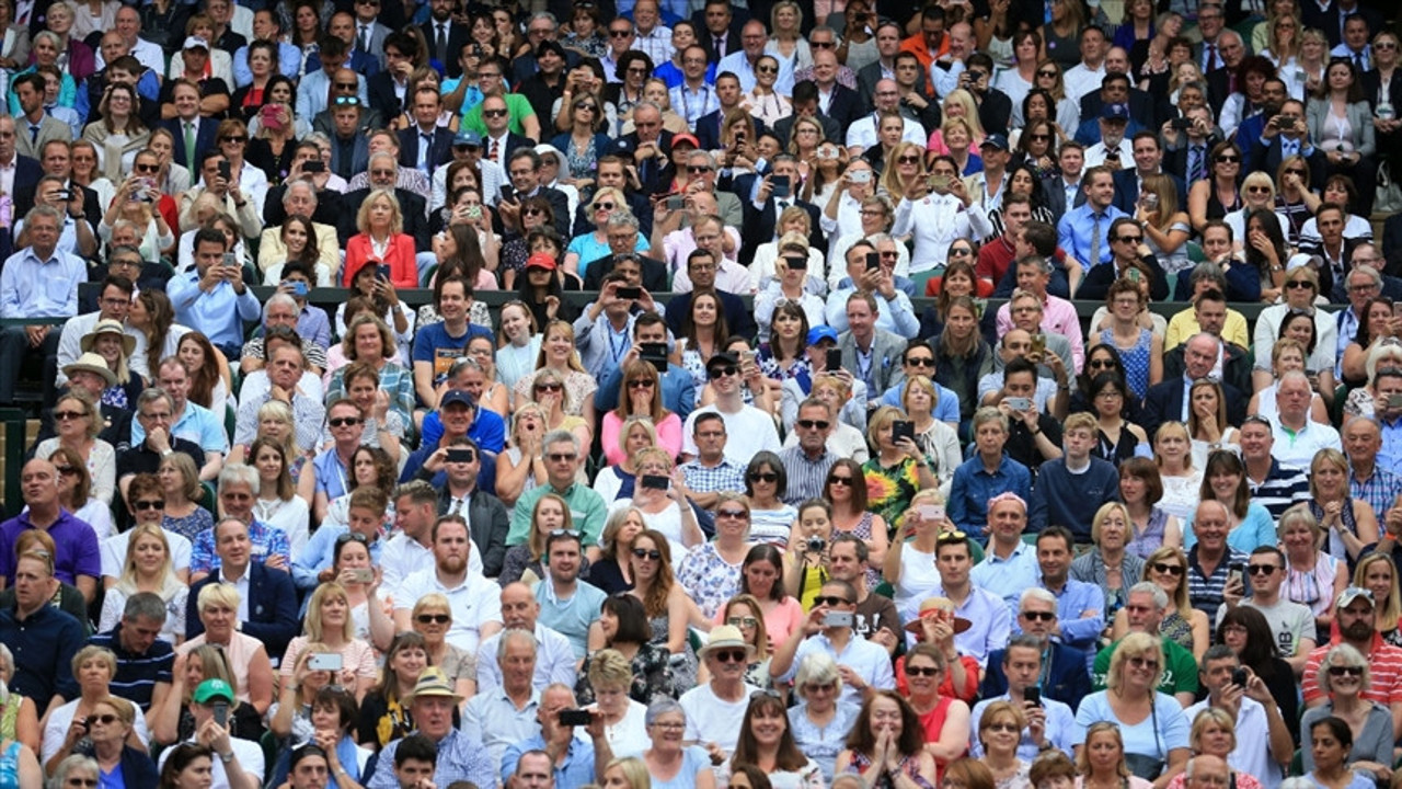 İngiltere'de stadyumlara geri dönüş tarihi açıklandı