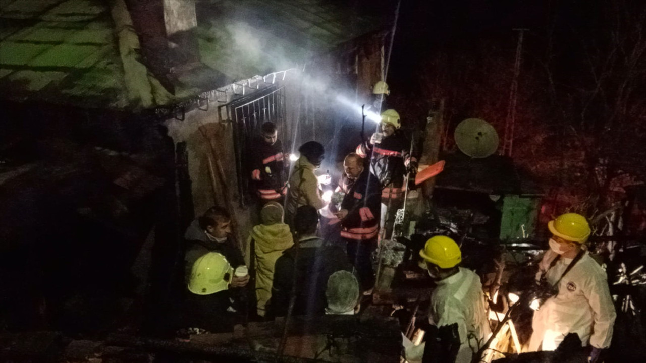 Çıkan yangında yaşlı çift hayatını kaybetti