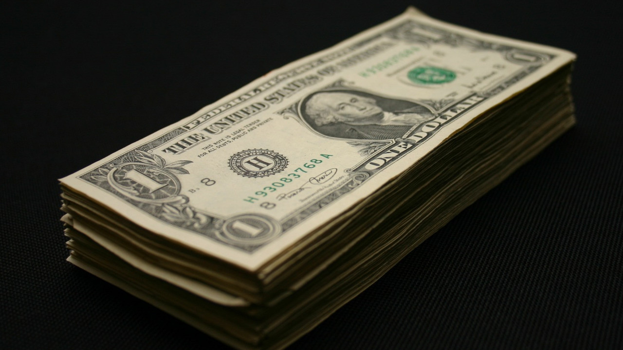 Dolar aldı başını gidiyor