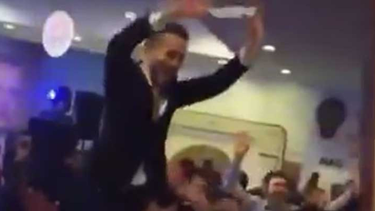 AKP Hatay İl Kongresi'nde tepki çeken görüntüler. Korona virüs tedbirleri yine yok sayıldı