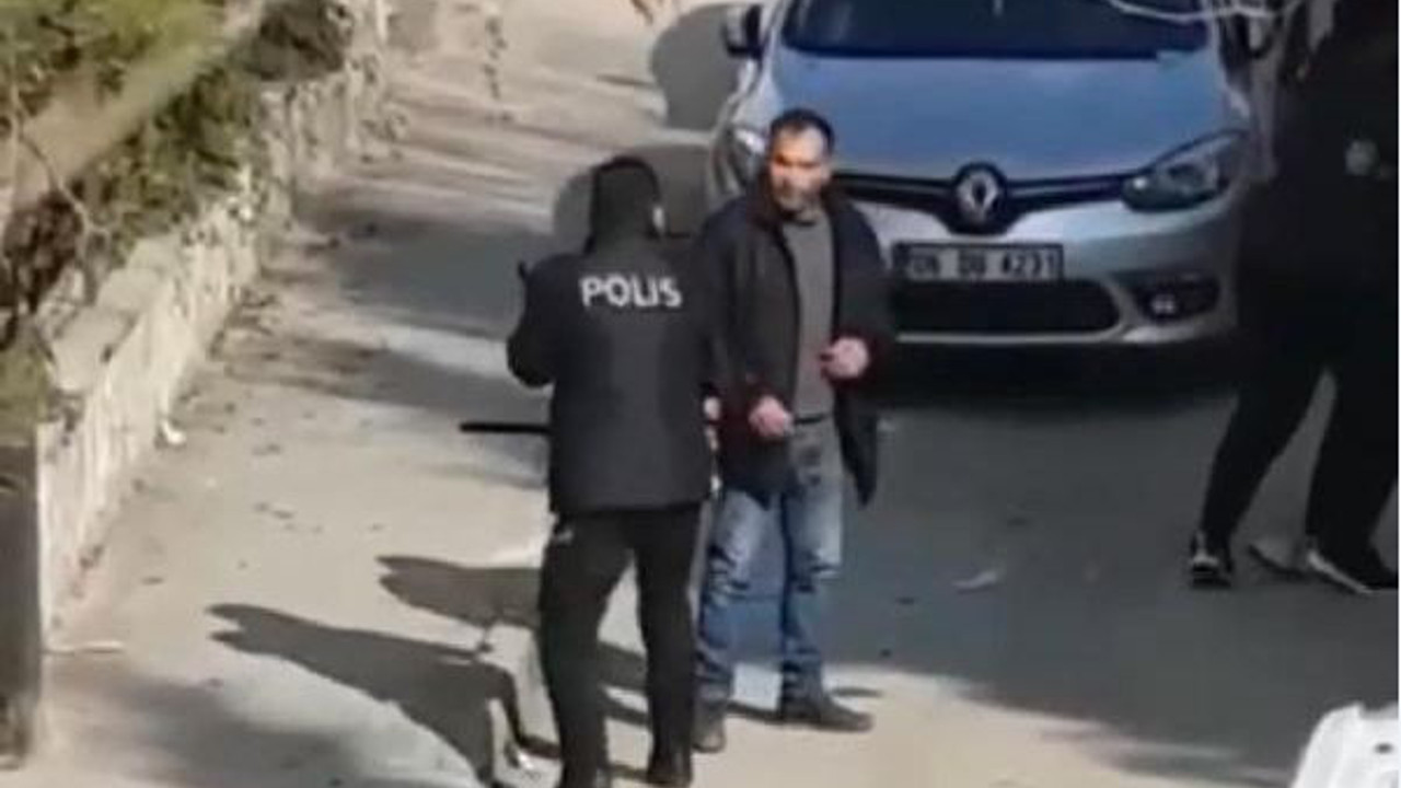 Boşandığı eşine sokak ortasında dehşeti yaşattı