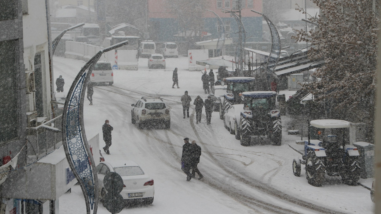 Muş kar yağışının etkisi altına girdi