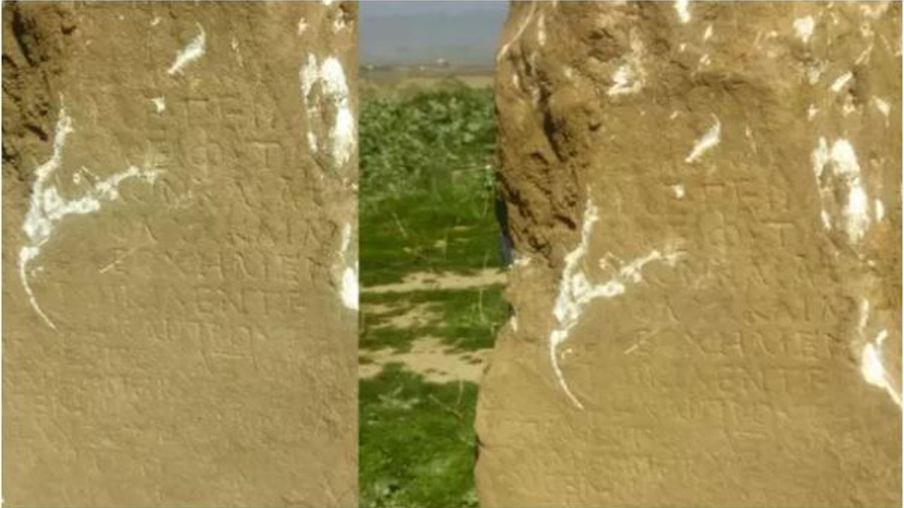 İzmir'de traktörün pulluğuna takıldı. Çiftçiler soluğu müzede aldı. Titizlikle topraktan çıkarıldı