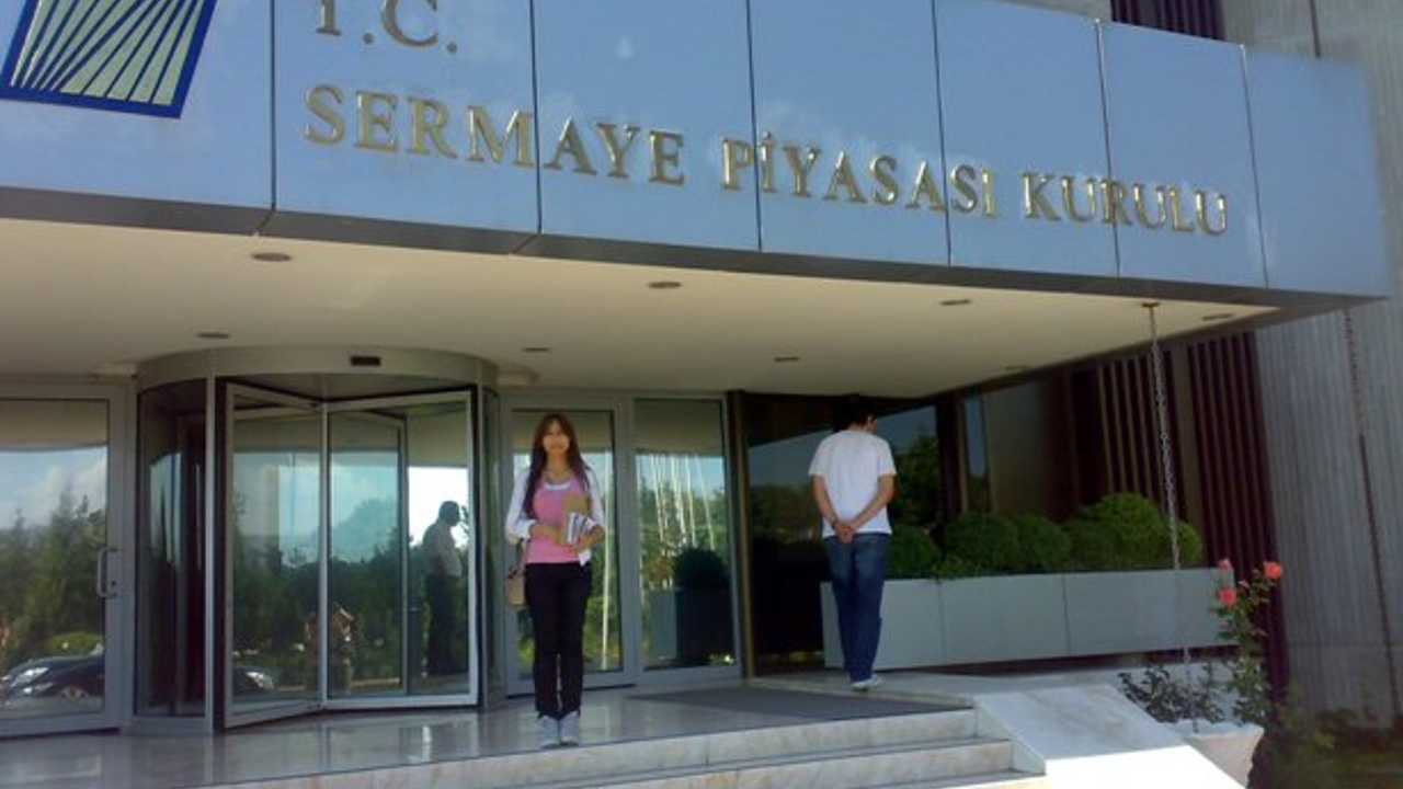 Yüzlerce şirket Sermaye Piyasası Kurulu kapısında kuyruğa girdi