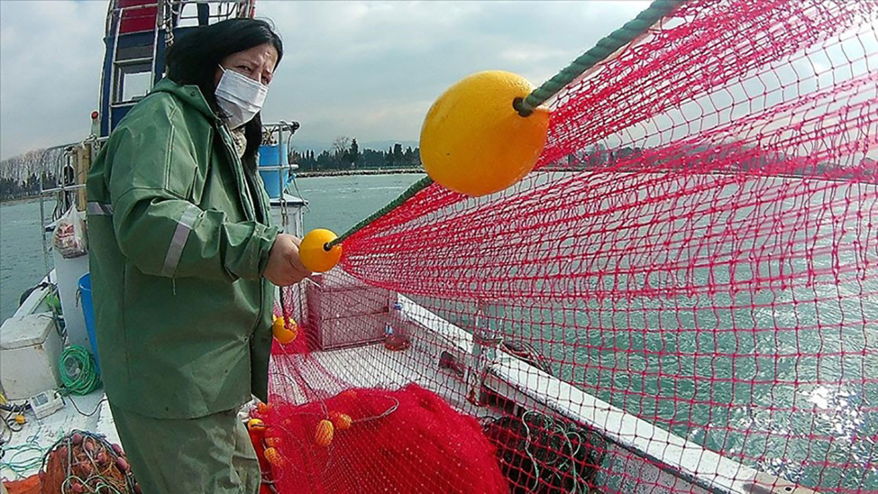 Hem evde hem de teknede dümen Güler Kaptan’a emanet
