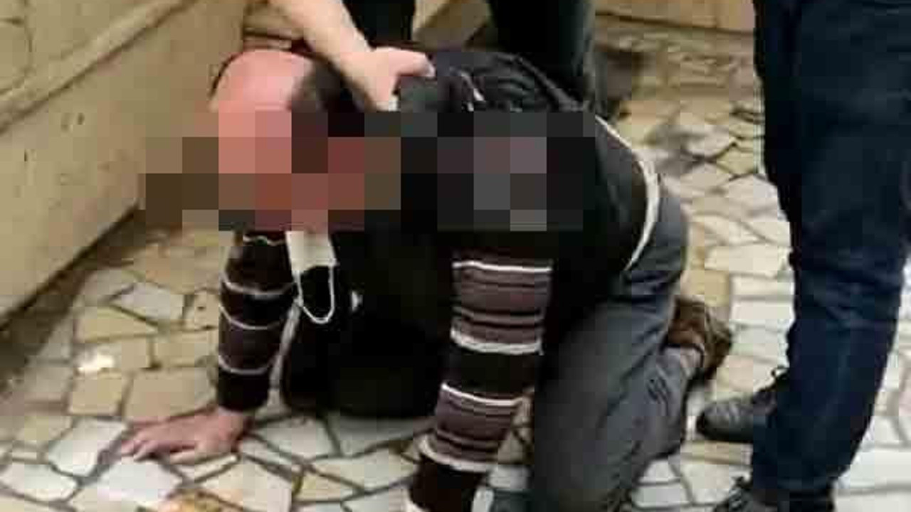10 yaşındaki çocuğu taciz ederken yakalandı meydan dayağı yedi