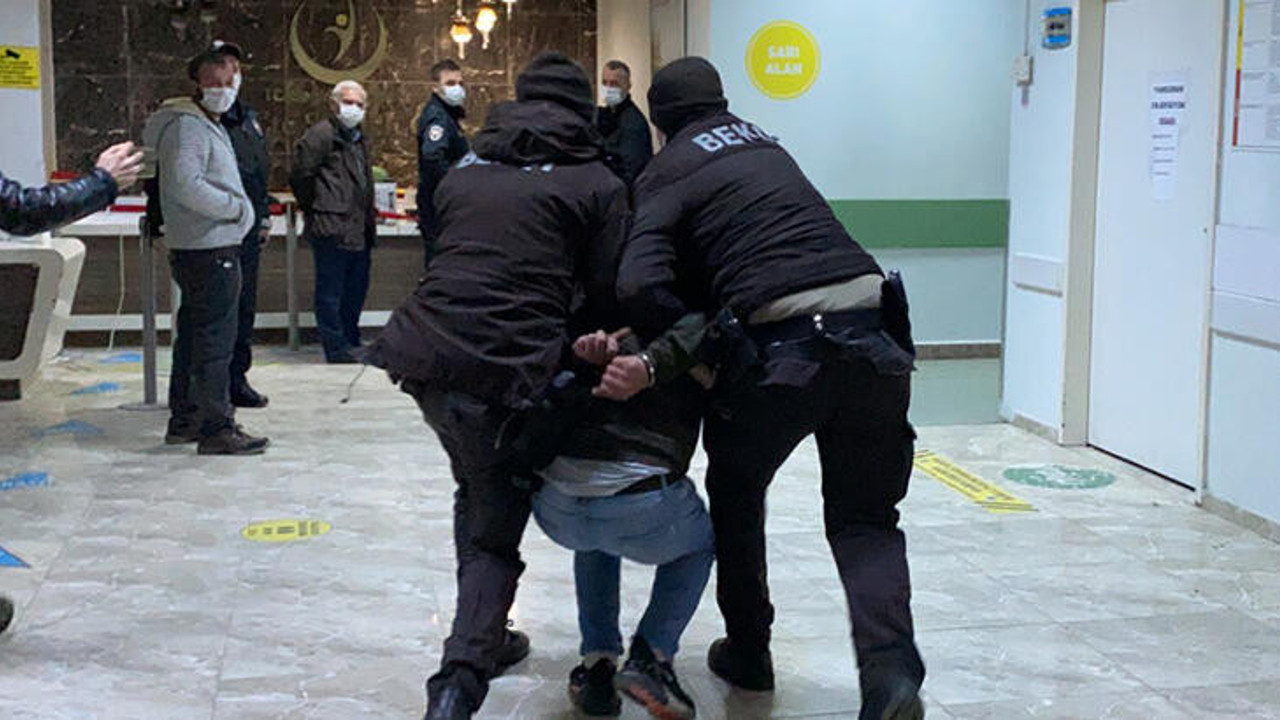 Ceza yiyecekken kafa atıp kaçtı