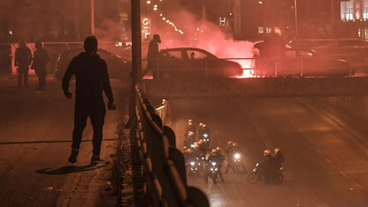 Atina sokakları savaş alanına döndü