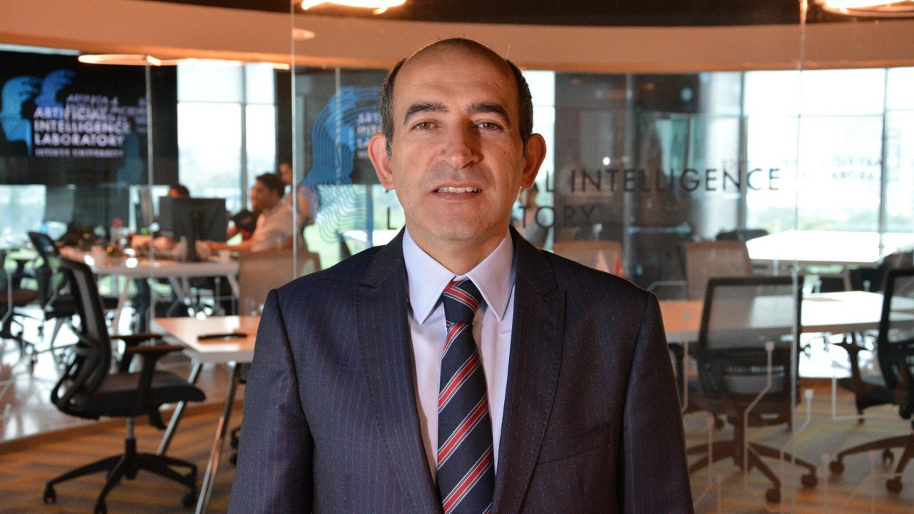 Atandıktan sonra oda masa direnişine devam eden Melih Bulu'yu Twitter askıya aldı