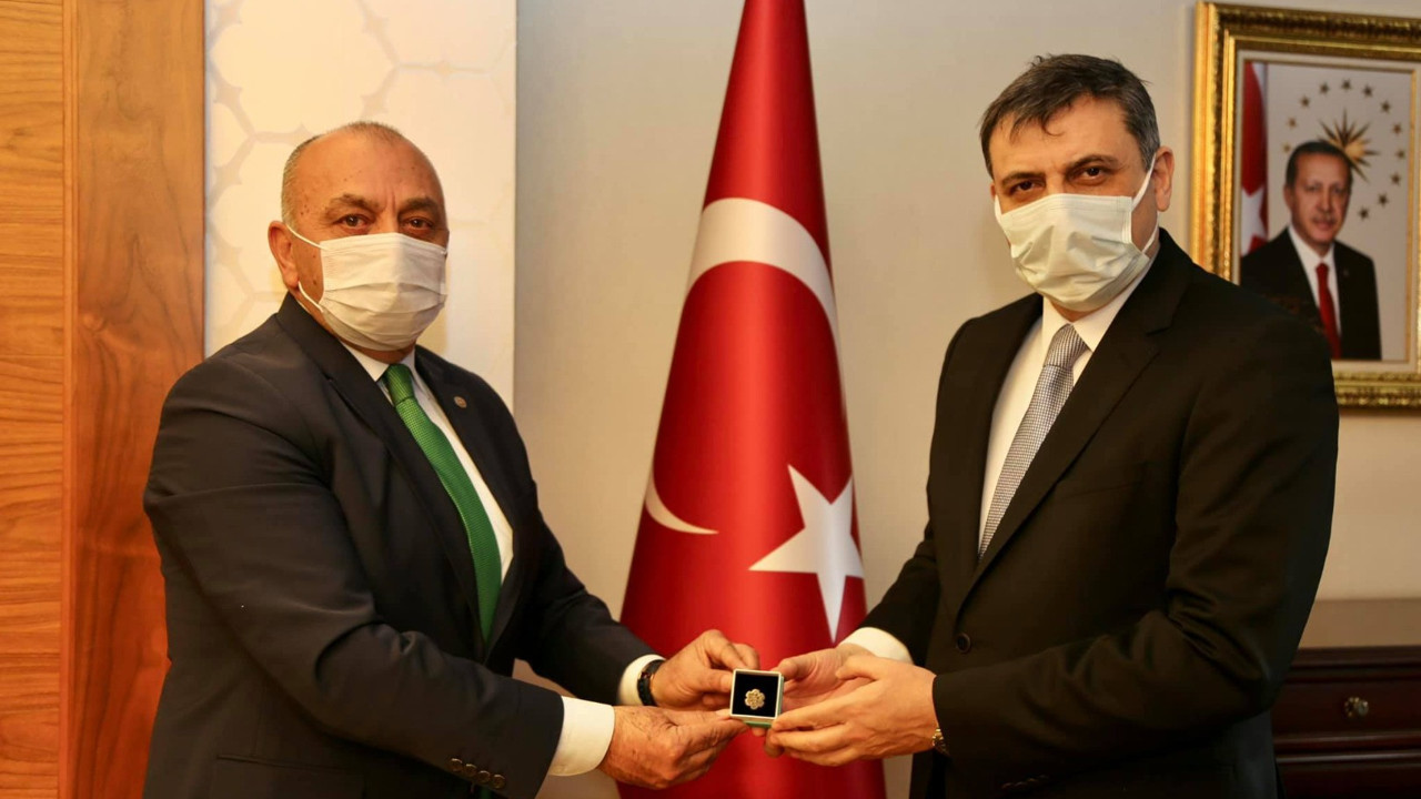 Çorum'da toprakta parlayınca çiftçi yanına koştu. 3 bin 500 yıllık