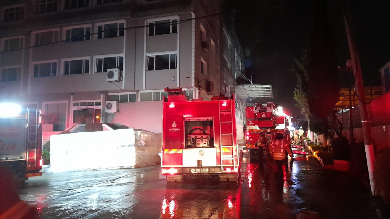 Arnavutköy'de kozmetik fabrikasında yangın
