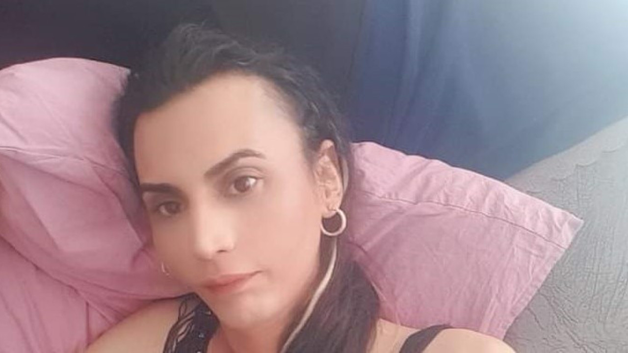 Cesedi battaniyeye sarıp çekyatın içine sakladılar