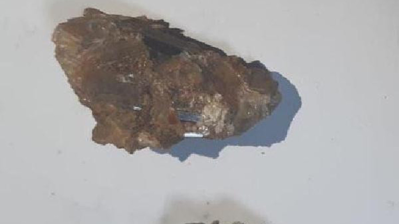 Definecilerin evinden 4 milyarlık taş çıktı. Toplam ağırlığı 1.5 kilo