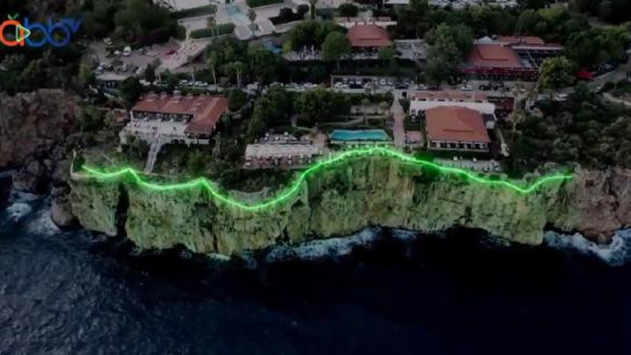 Falezleri ışıklandırdılar dünya hayran kaldı. Sadece 2 kişi kıskandı