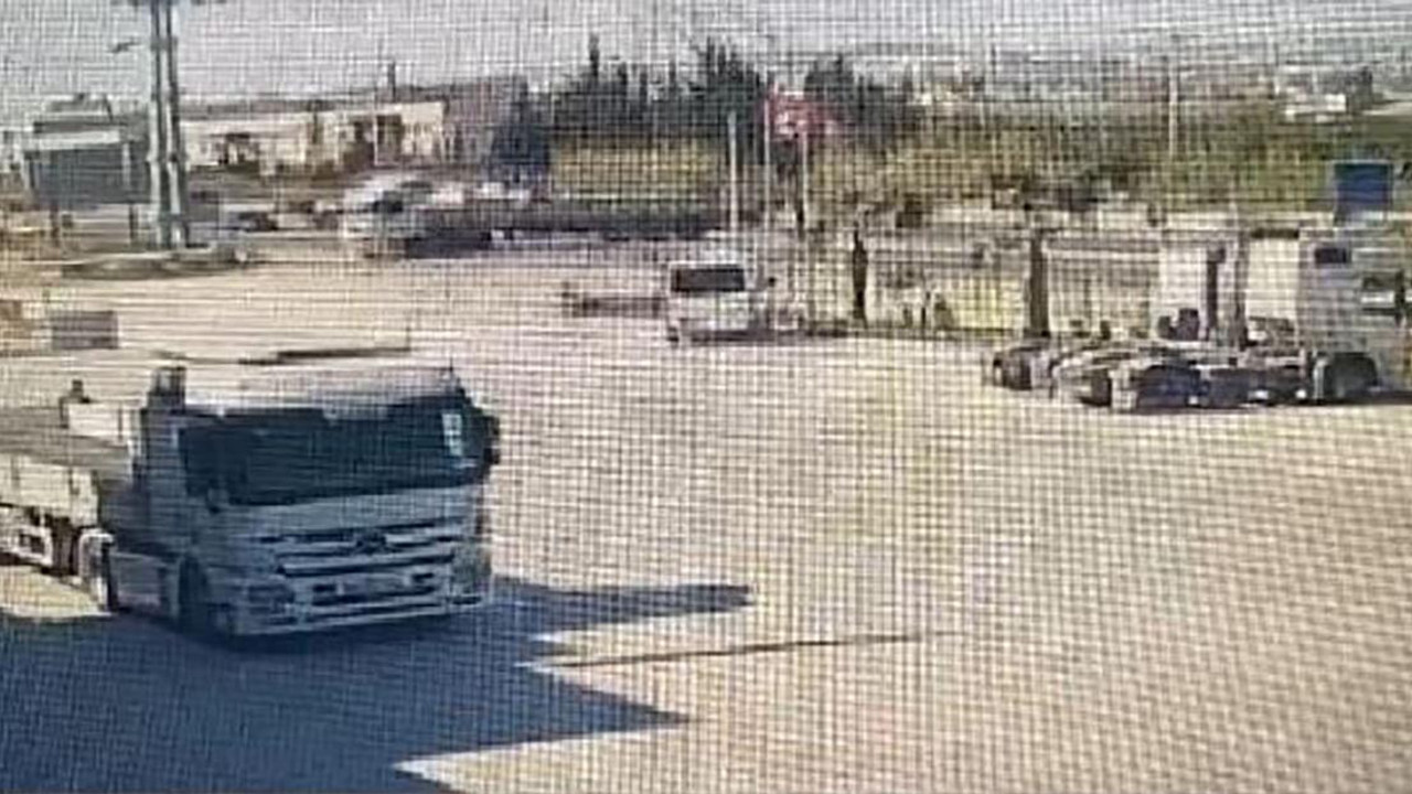 TIR ve 2 otomobilin karıştığı kazada 4 yaralı
