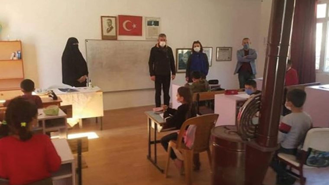 Yüz binlerce öğretmen atama beklerken imam eşleri derslere giriyor