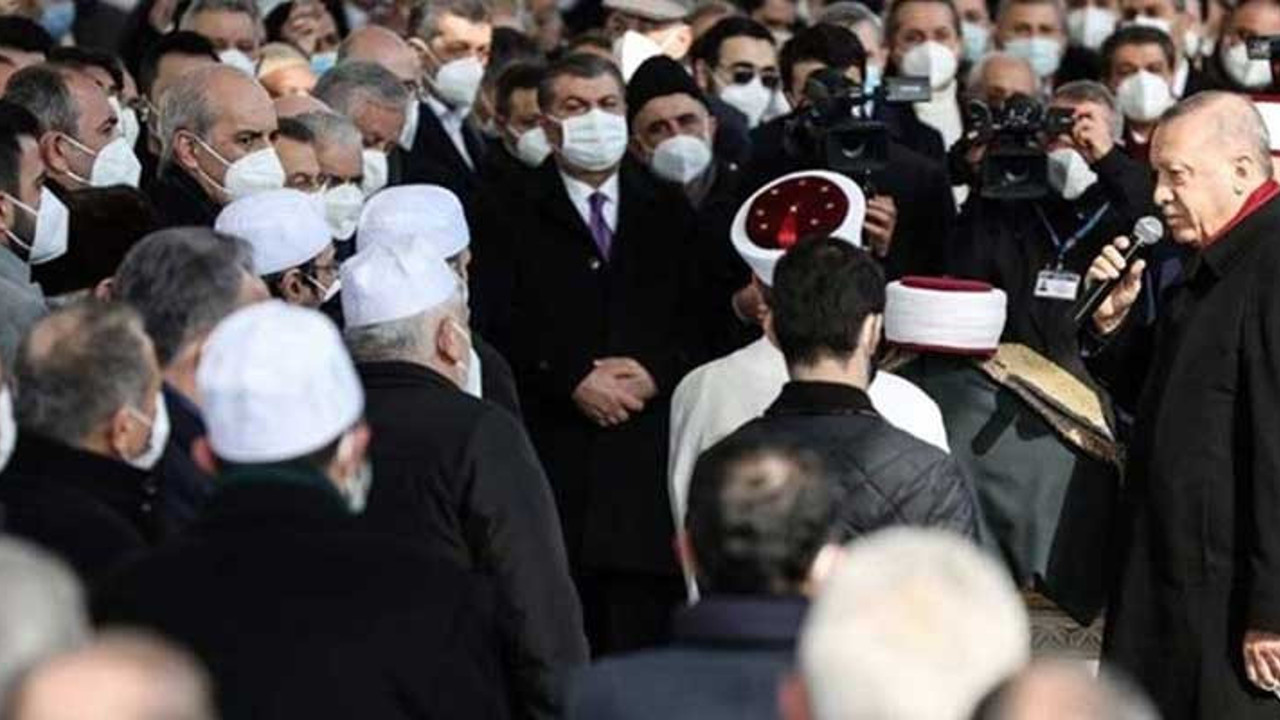 Sağlık Bakanı Fahrettin Koca gece yarısı vaka sayıları haritasını paylaştı. Binlerce vatandaş tepki gösterdi