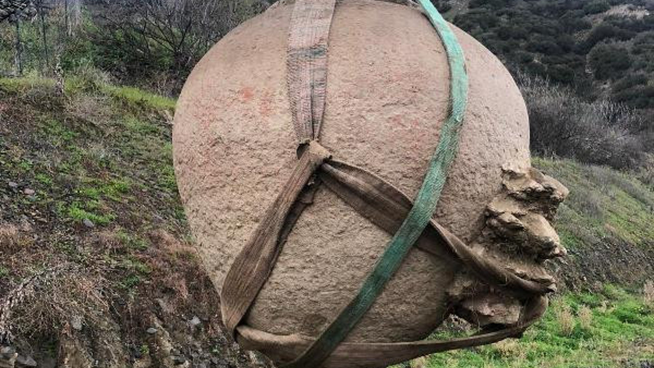 Aydın'da define avcıları kazmayı vurdu devasa küpü ortaya çıkardı. Müze yetkilileri bölgeye akın etti