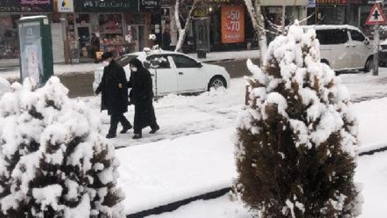 Kars'ta eğitime kar molası