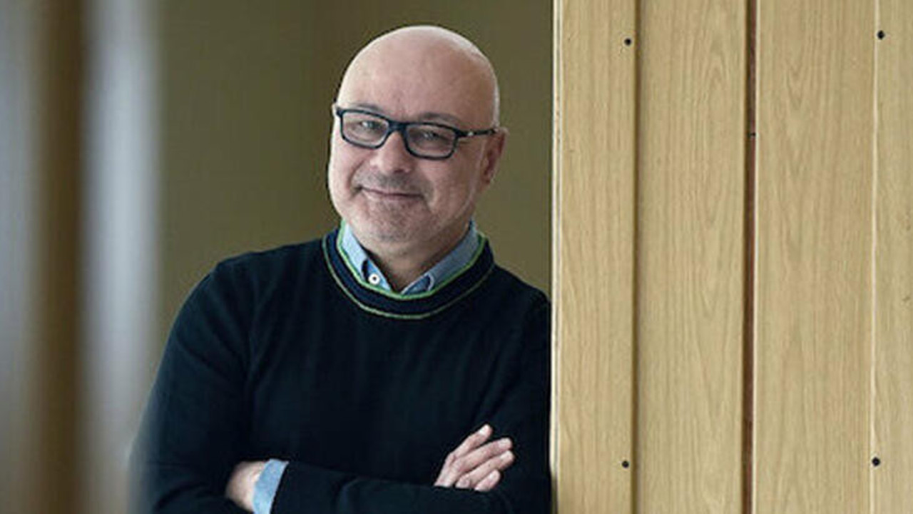 Metroda kalp krizi geçiren ünlü profesör hayatını kaybetti