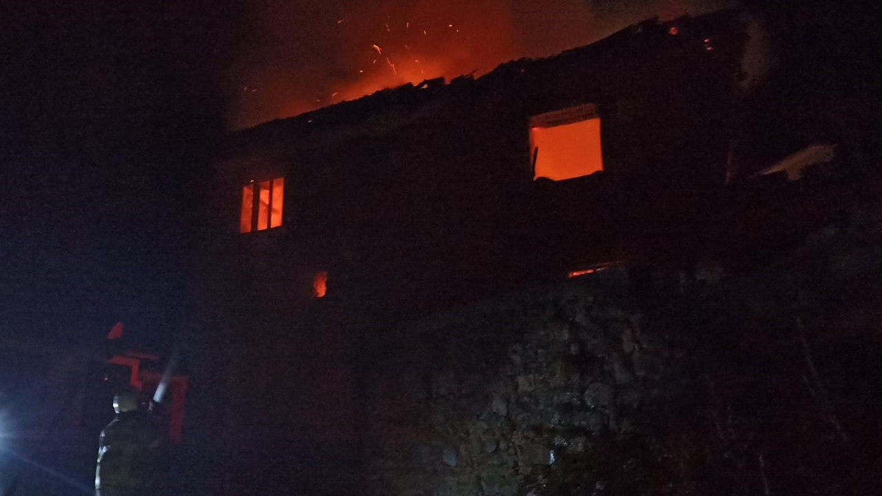 Balıkesir'de iki katlı müstakil evde yangın