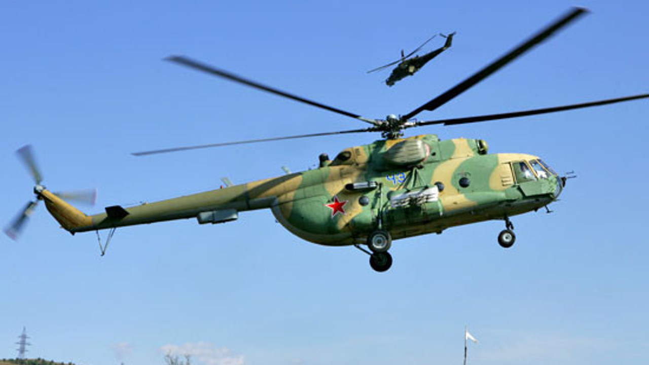 Askeri helikopter inerken düştü: 9 ölü