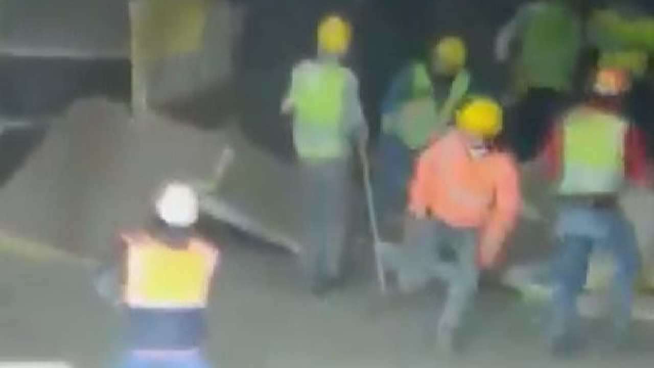 Atatürk Kültür Merkezi inşaatının asma tavanı böyle çöktü